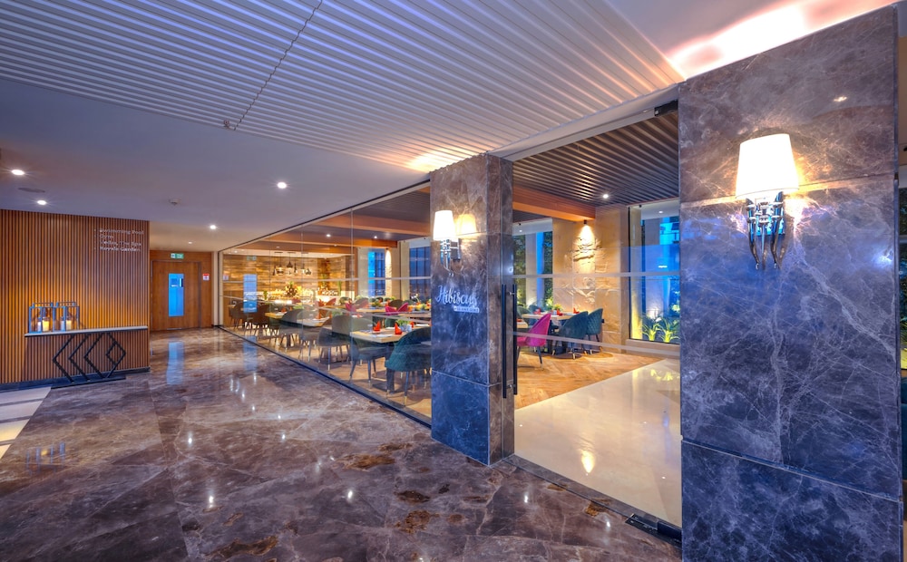 Royale Sarovar Portico Agra 20/65