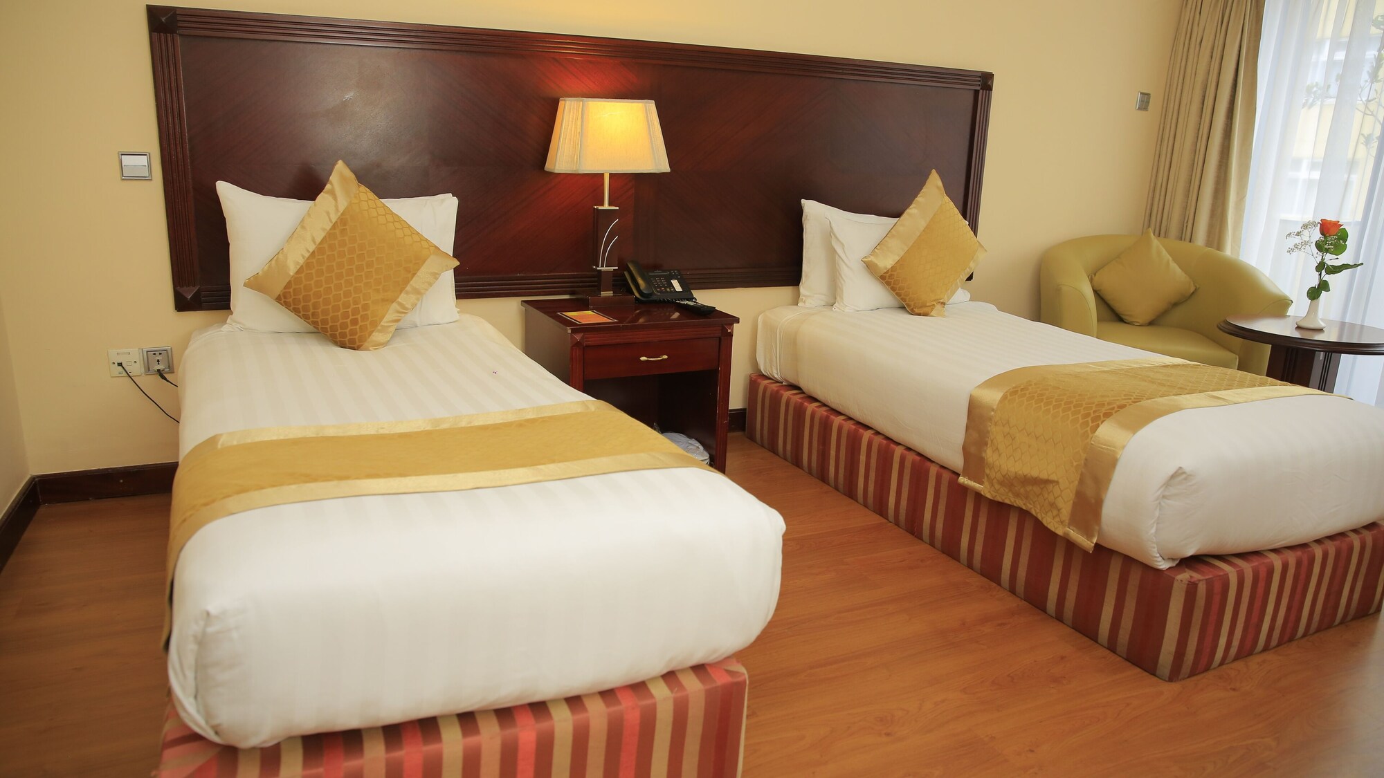 EXECUTIVE, SUITE, KING BED