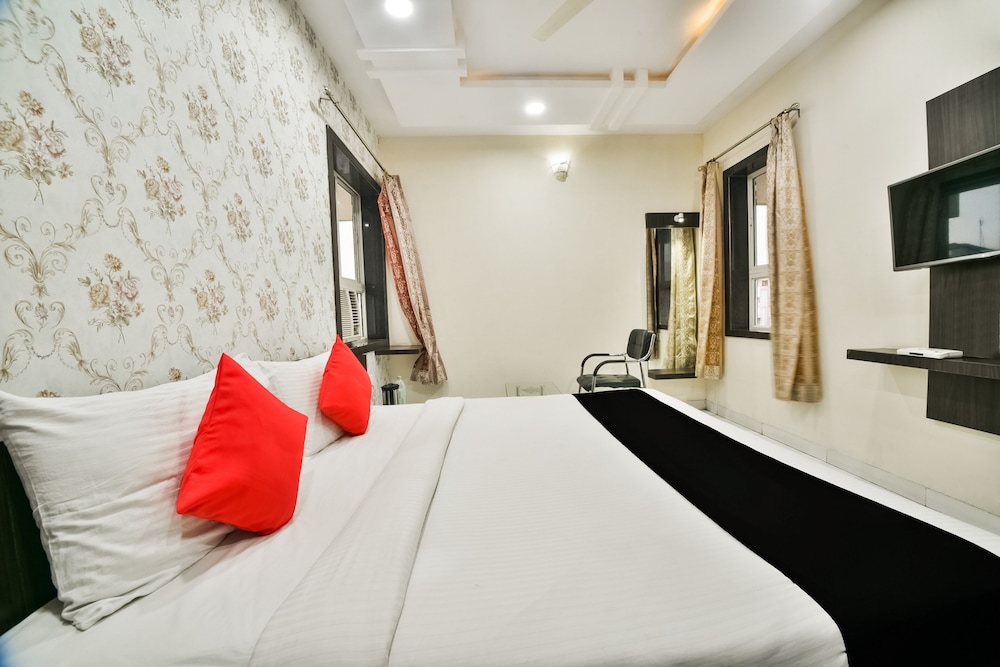 Hotel Flowers Inn 8/40
