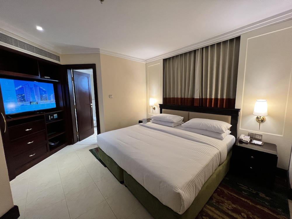 City Seasons Suites Dubai 24/60