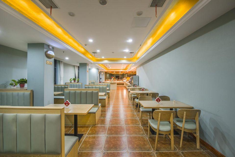 Vienna Hotel (Jiujiang Railway Station) 31/37