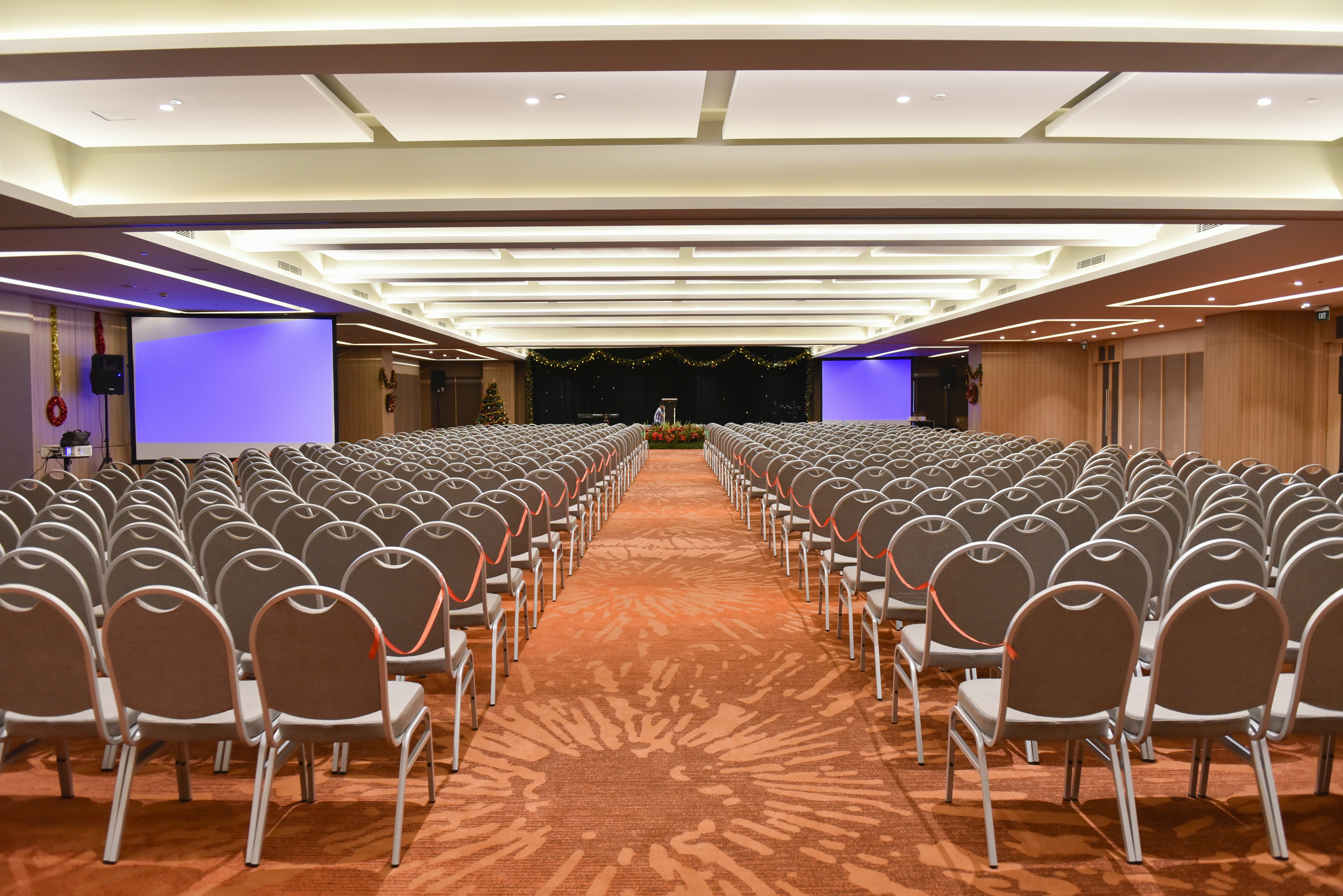 Holiday Inn Hotel Suites Jakarta Gajah Mada 65/77
