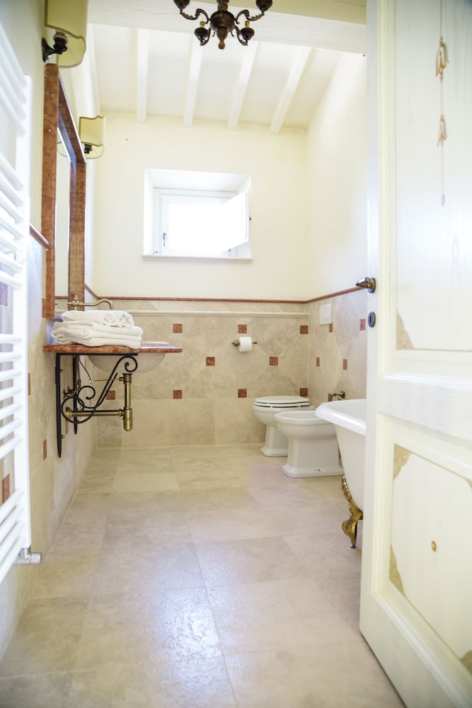 ROMANTIC, EXTERNAL, PRIVATE BATHROOM