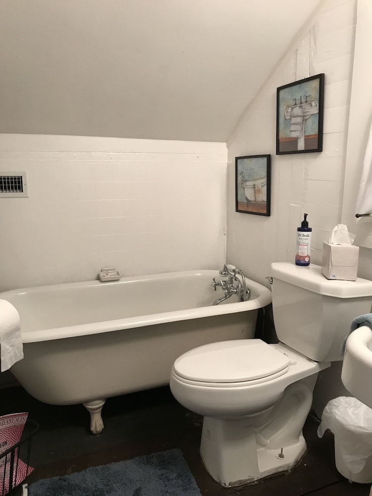 Riverboat Bed & Breakfast 42/43