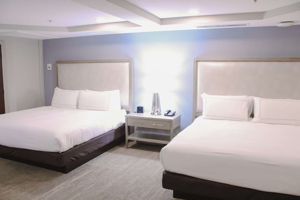 DoubleTree by Hilton Phoenix Mesa 10/69