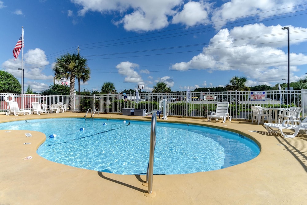 Rodeway Inn & Suites Jacksonville Near Camp Lejeune 7/51