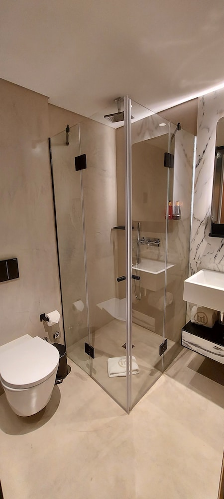Metier Boutique Hotel 37/76