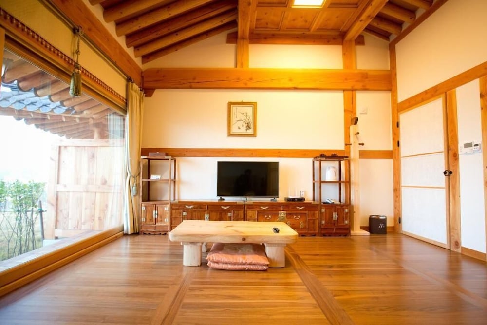 Hanok Hotel Odongjae 29/43