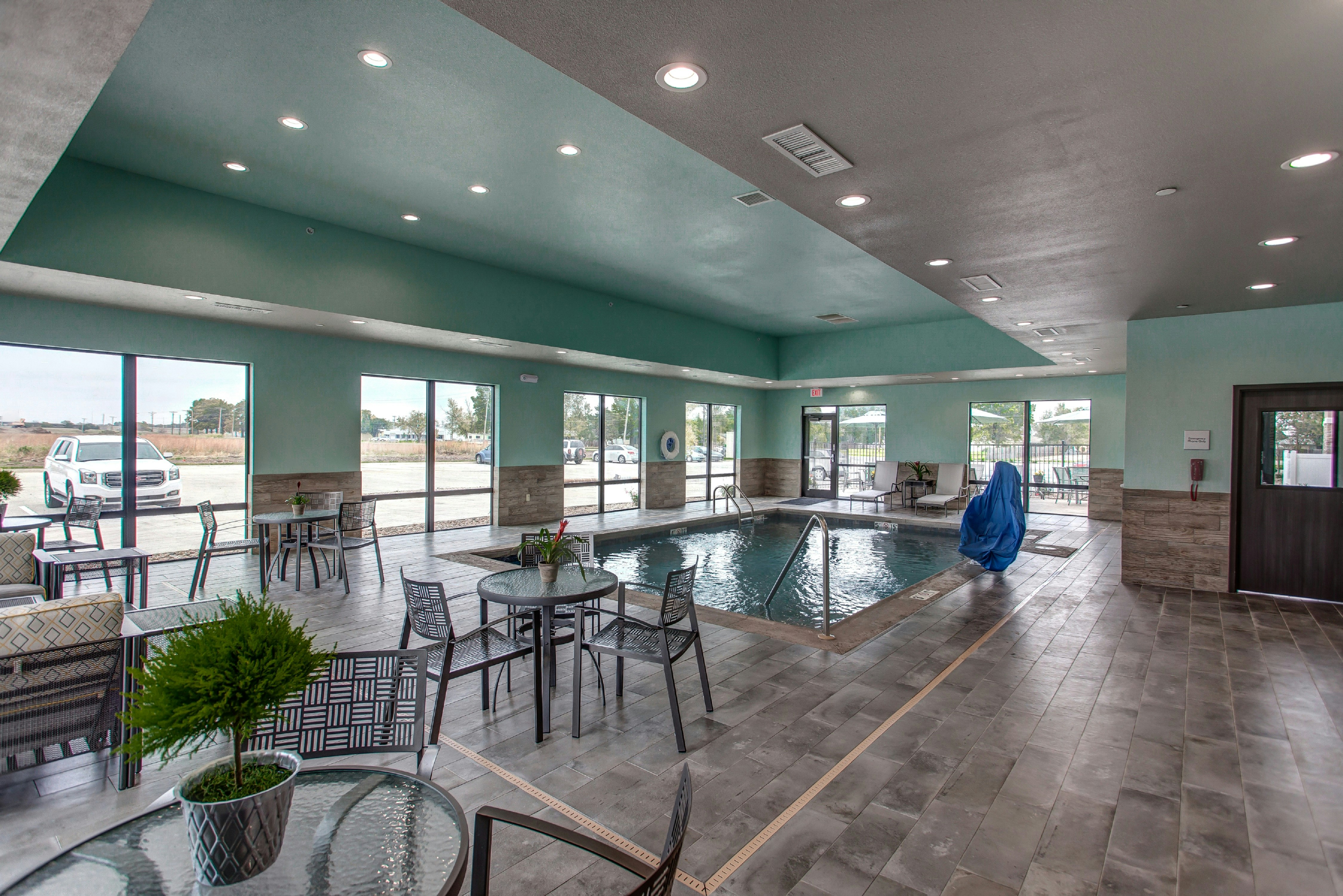 Hampton Inn Suites Wichita Airport Ks 16/35