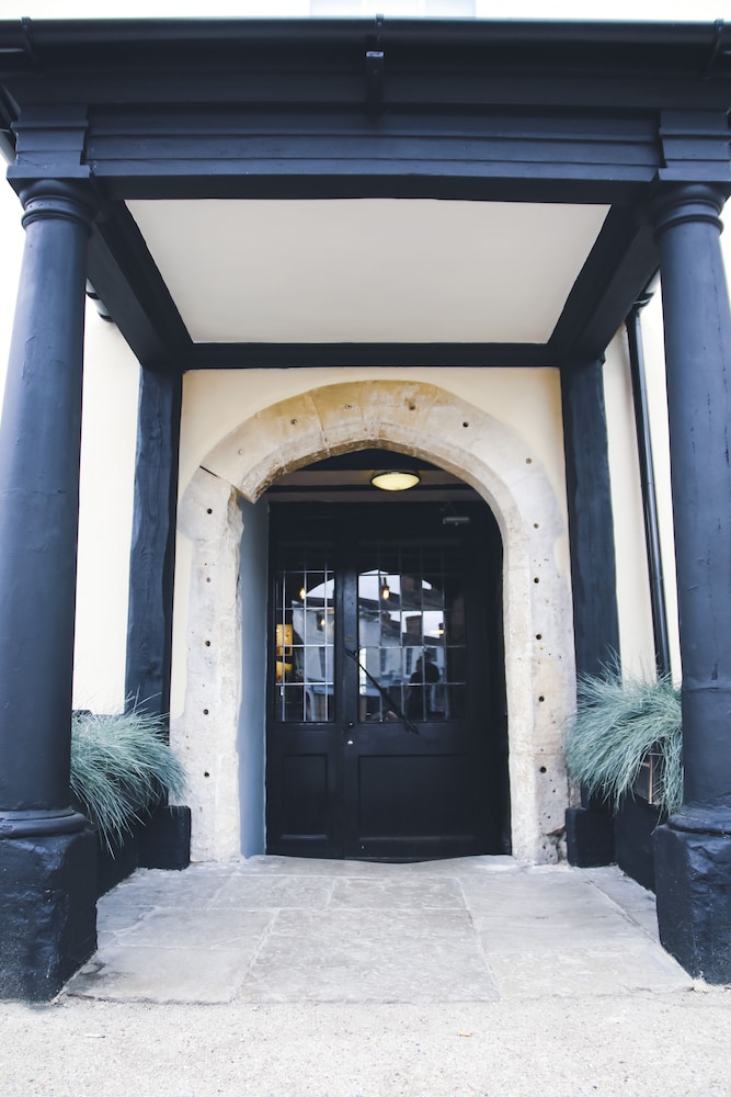 The Old Crown Coaching Inn 7/50