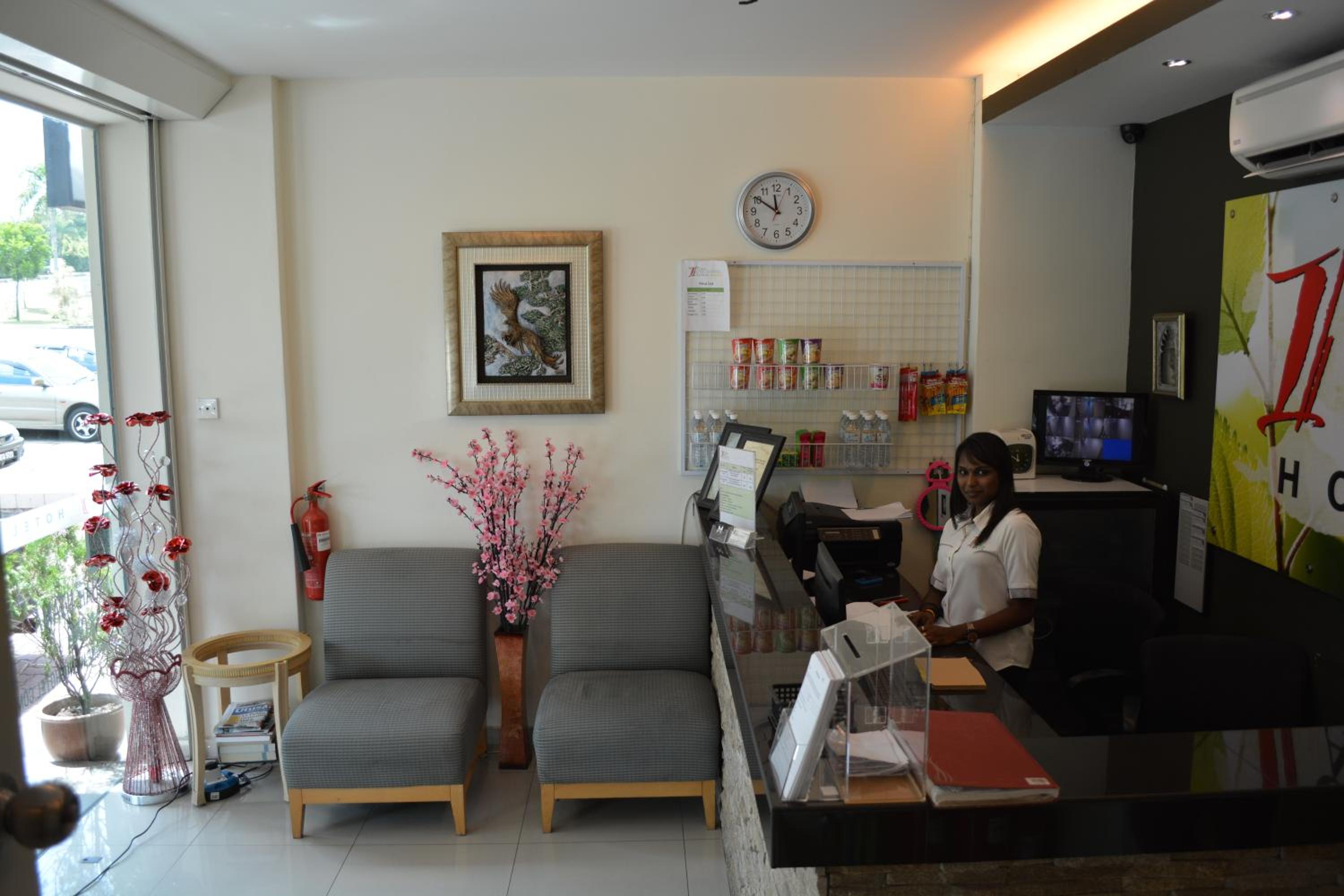 Putra One Avenue Hotel 33/51