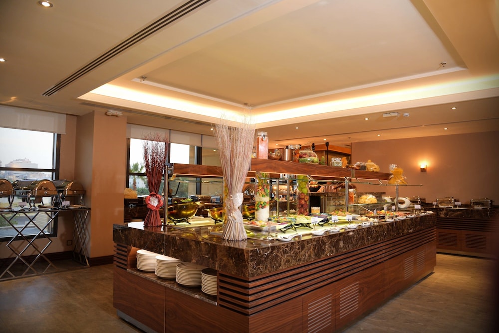 فندق ورويك الخبر(Warwick Al Khobar Hotel) 69/75