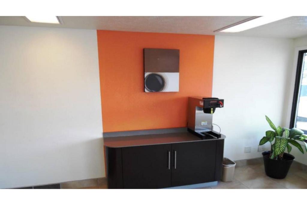 Lobby at Motel6 Columbus, MS, COLUMBUS - MS