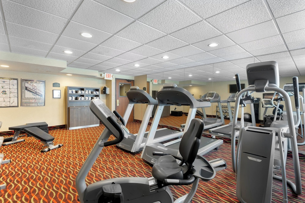 Holiday Inn Express Chicago Downers Grove 42/74
