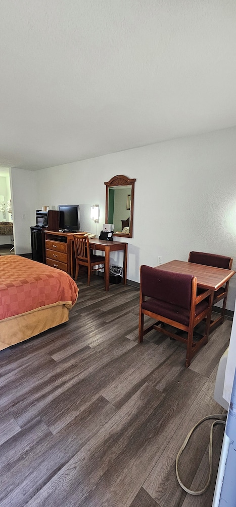 Travel Inn & Suite 23/37