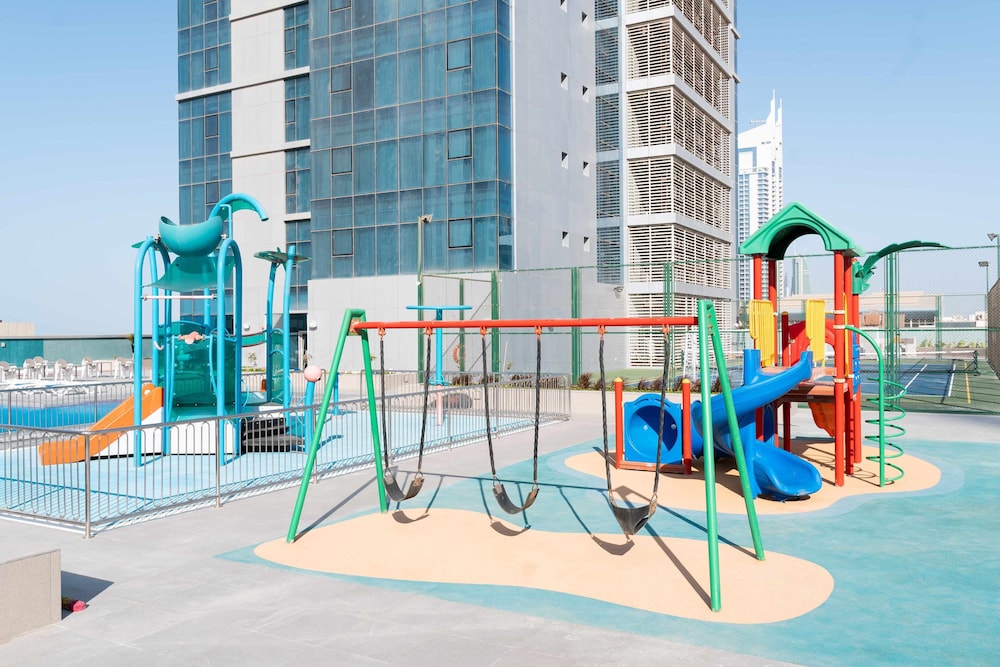 S Plaza Suites Hotel 55/70