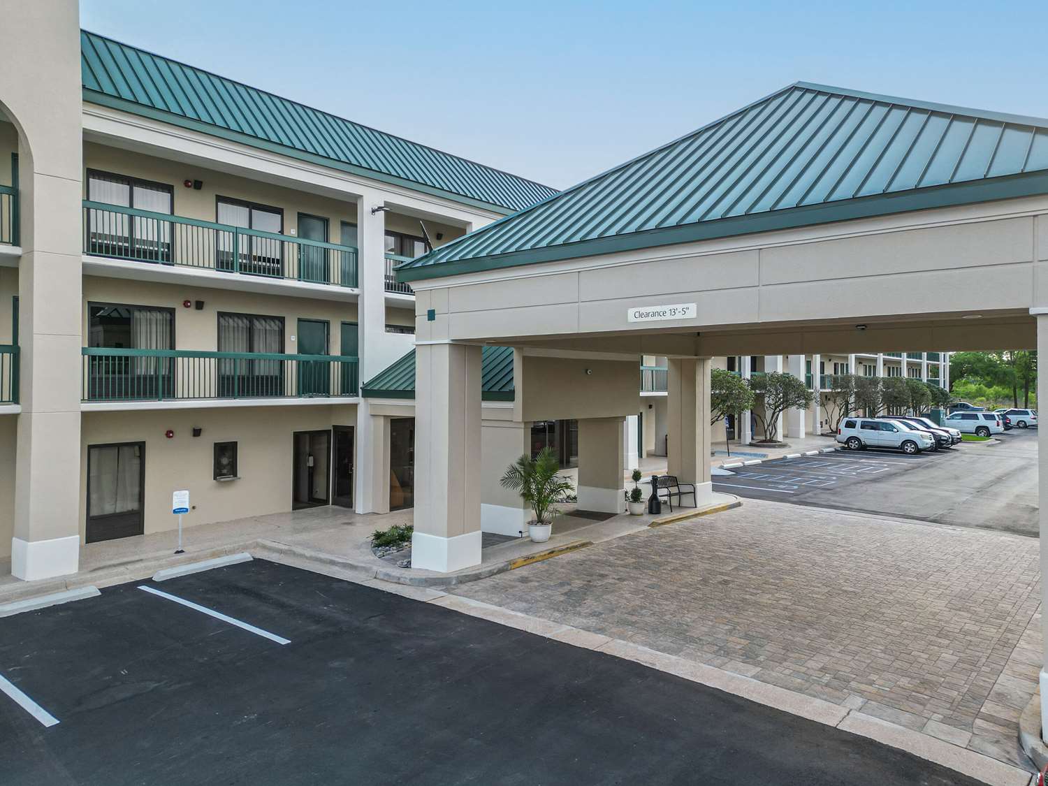 Econo Lodge Inn & Suites Foley-North Gulf Shores 35/40