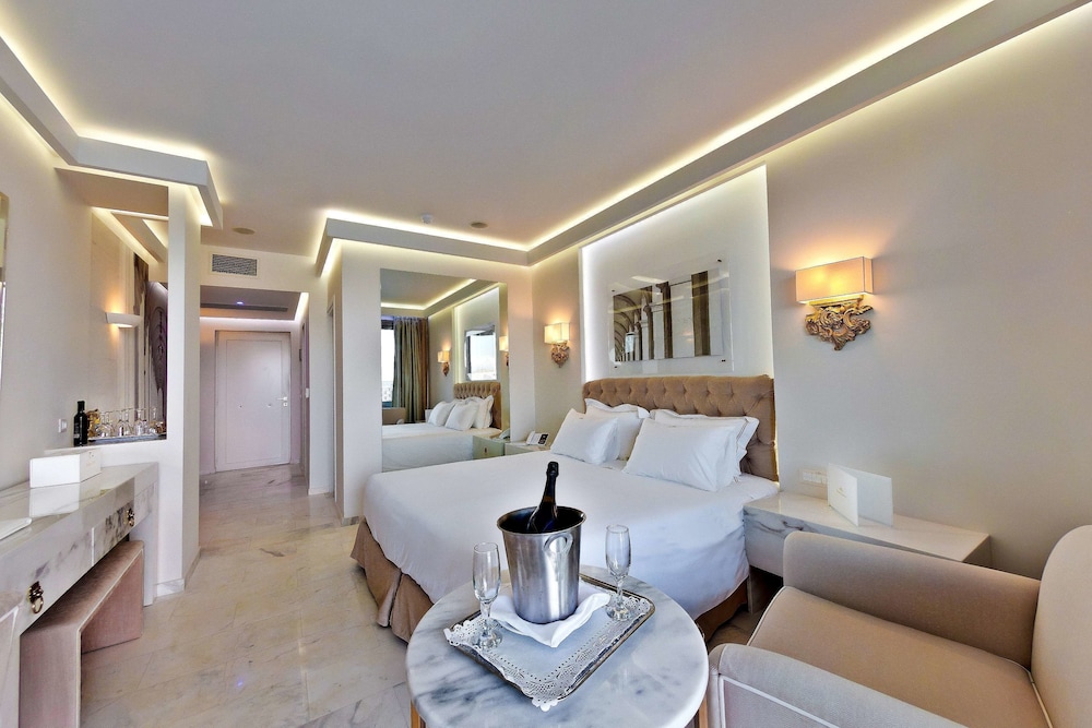 Royal Marmin Bay Boutique and Art Hotel 13/50