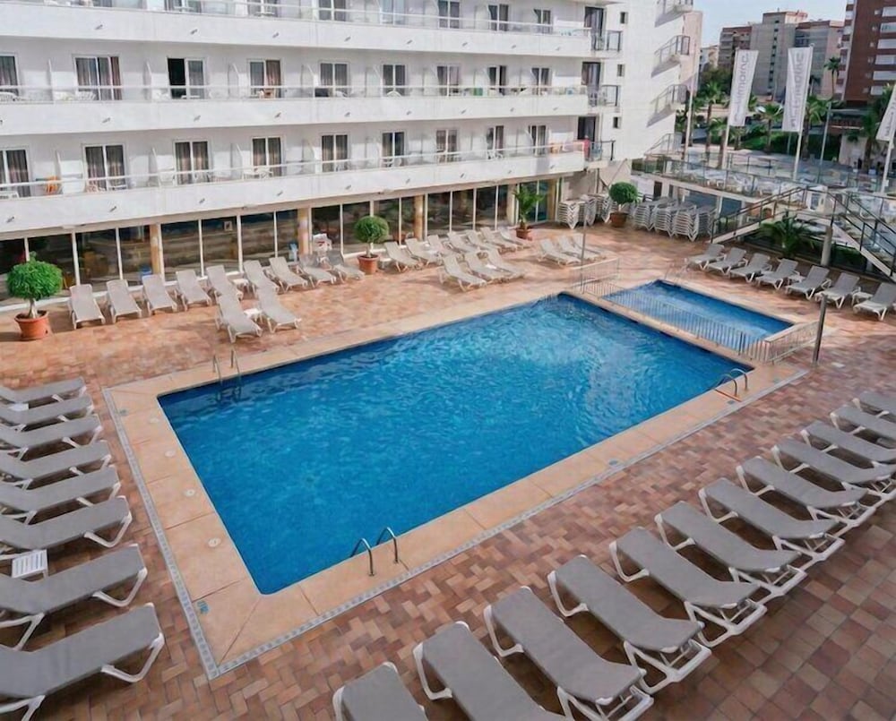 Port Fiesta Park Hotel 48/50
