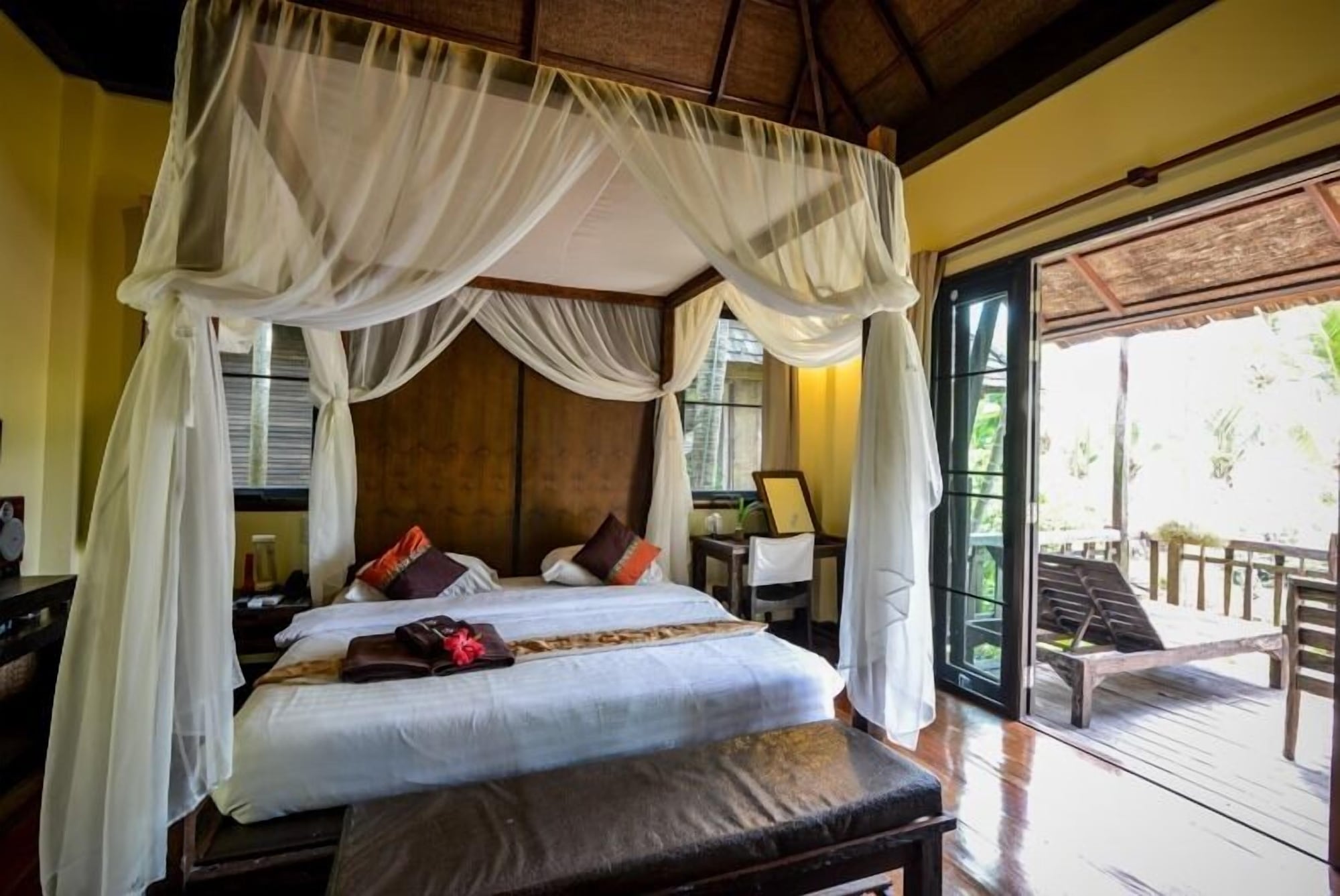 HILL, COTTAGE, DOUBLE BED