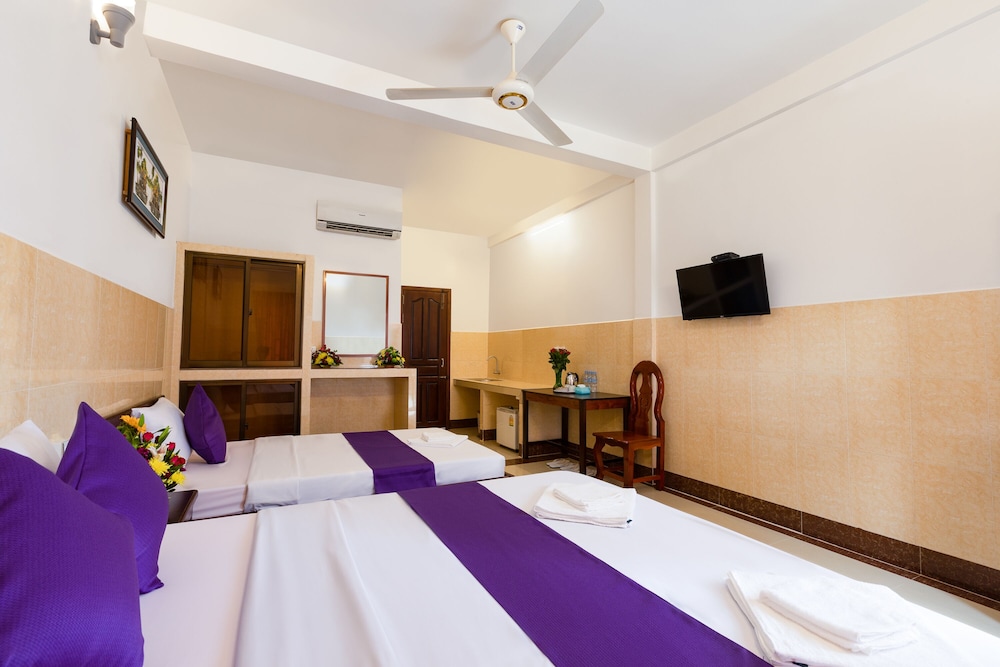 Botoum Hostel 11/33
