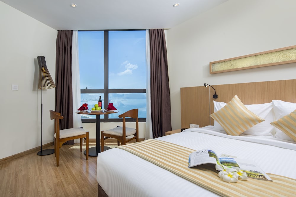 Starcity Bayfront Nha Trang Hotel 24/76