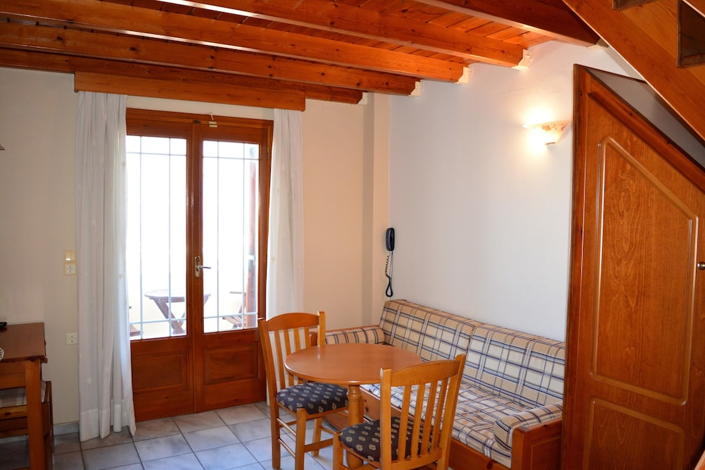 Anemomilos Suites 25/46