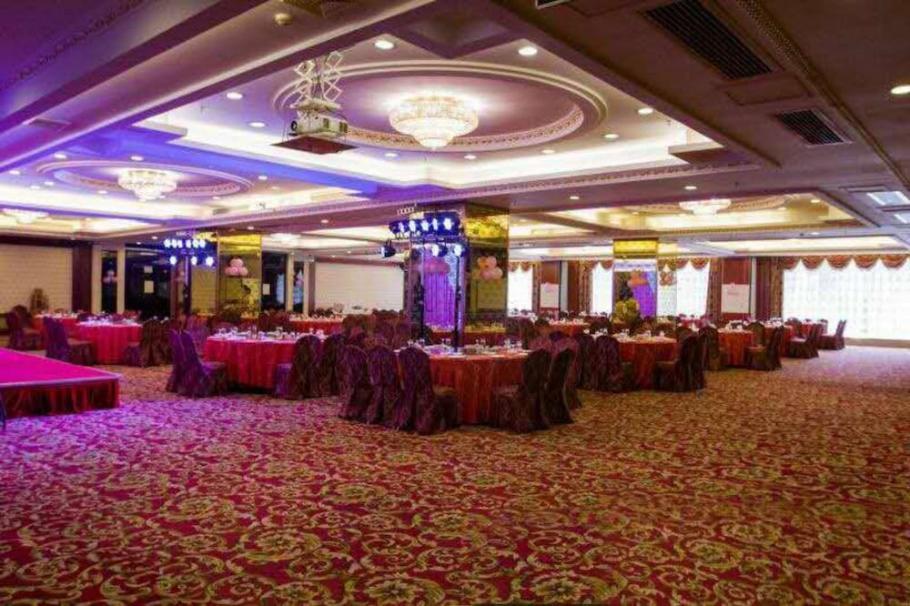 Baoyue Hotel 24/26