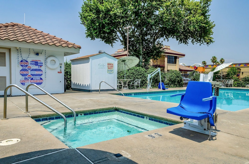 Motel6 Oakdale, CA 62/67