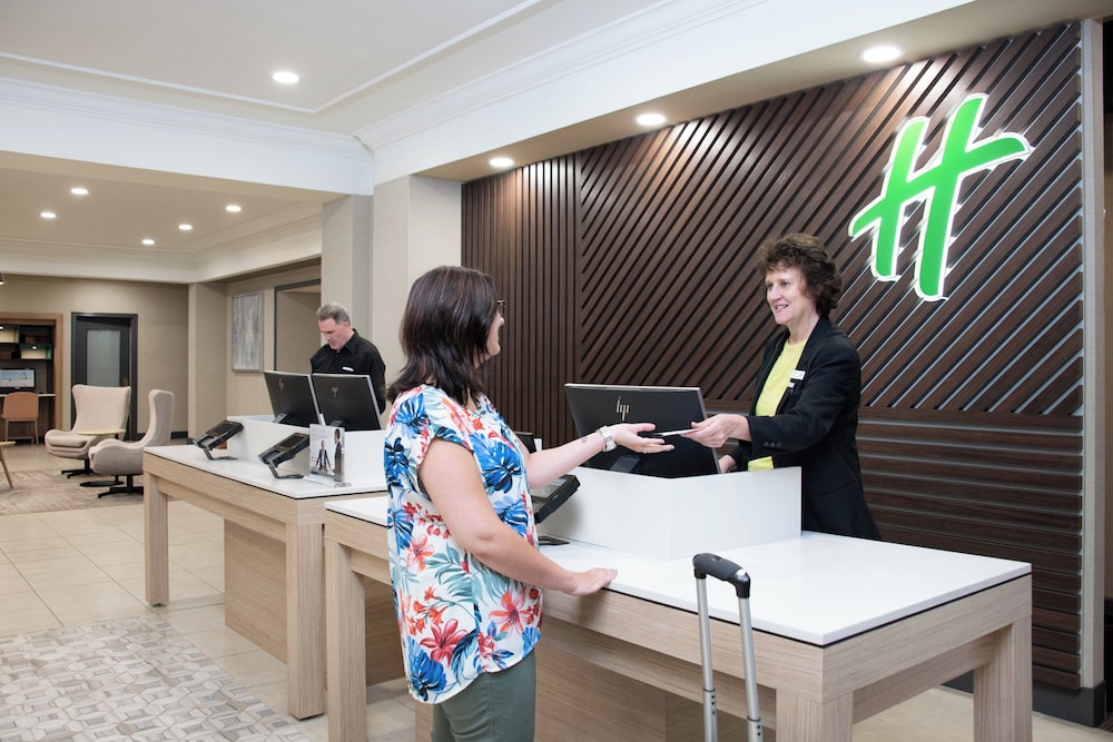 Holiday Inn Suites Pittsfield Berkshires 11/80