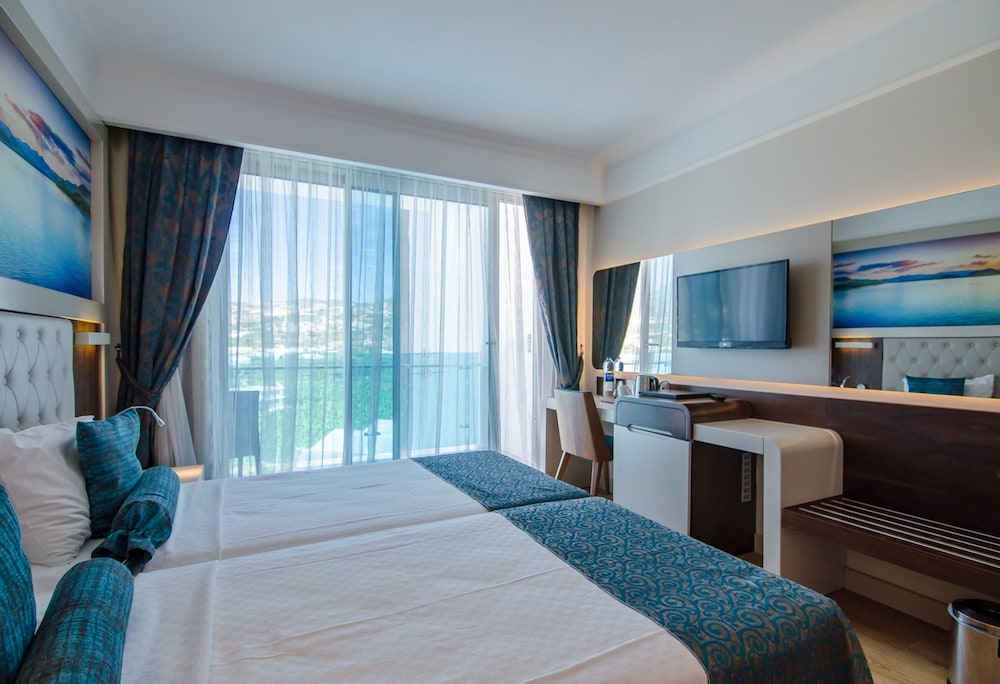 The Lumos Deluxe Resort Hotel and Spa 15/60