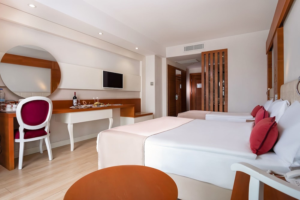 STANDARD, SEA VIEW