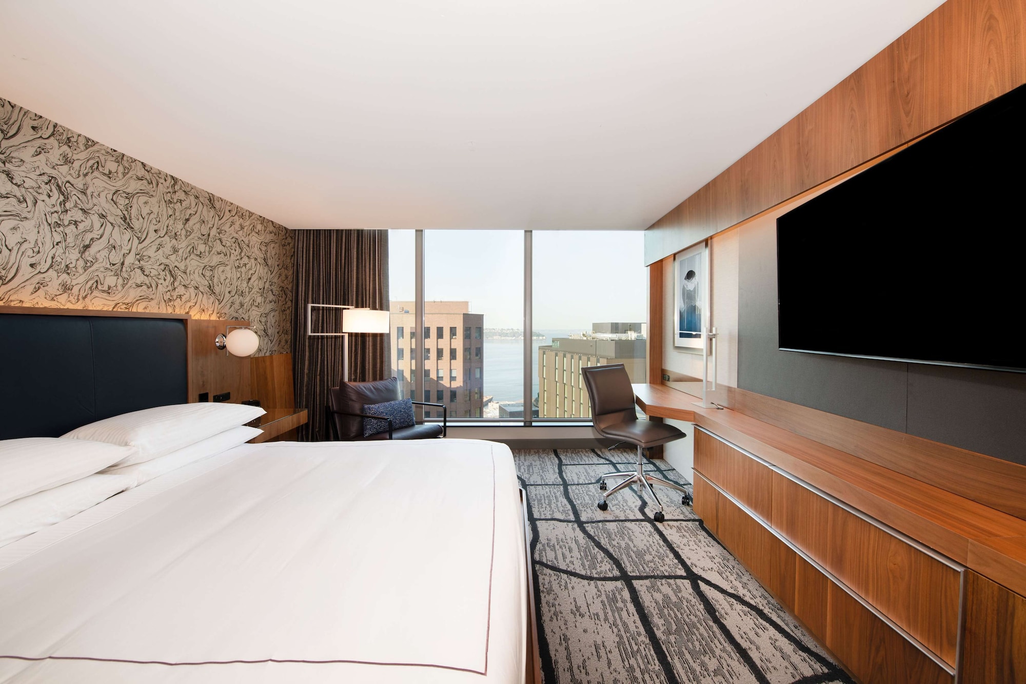 DELUXE, KING BED, CITY VIEW, ACCESSIBLE