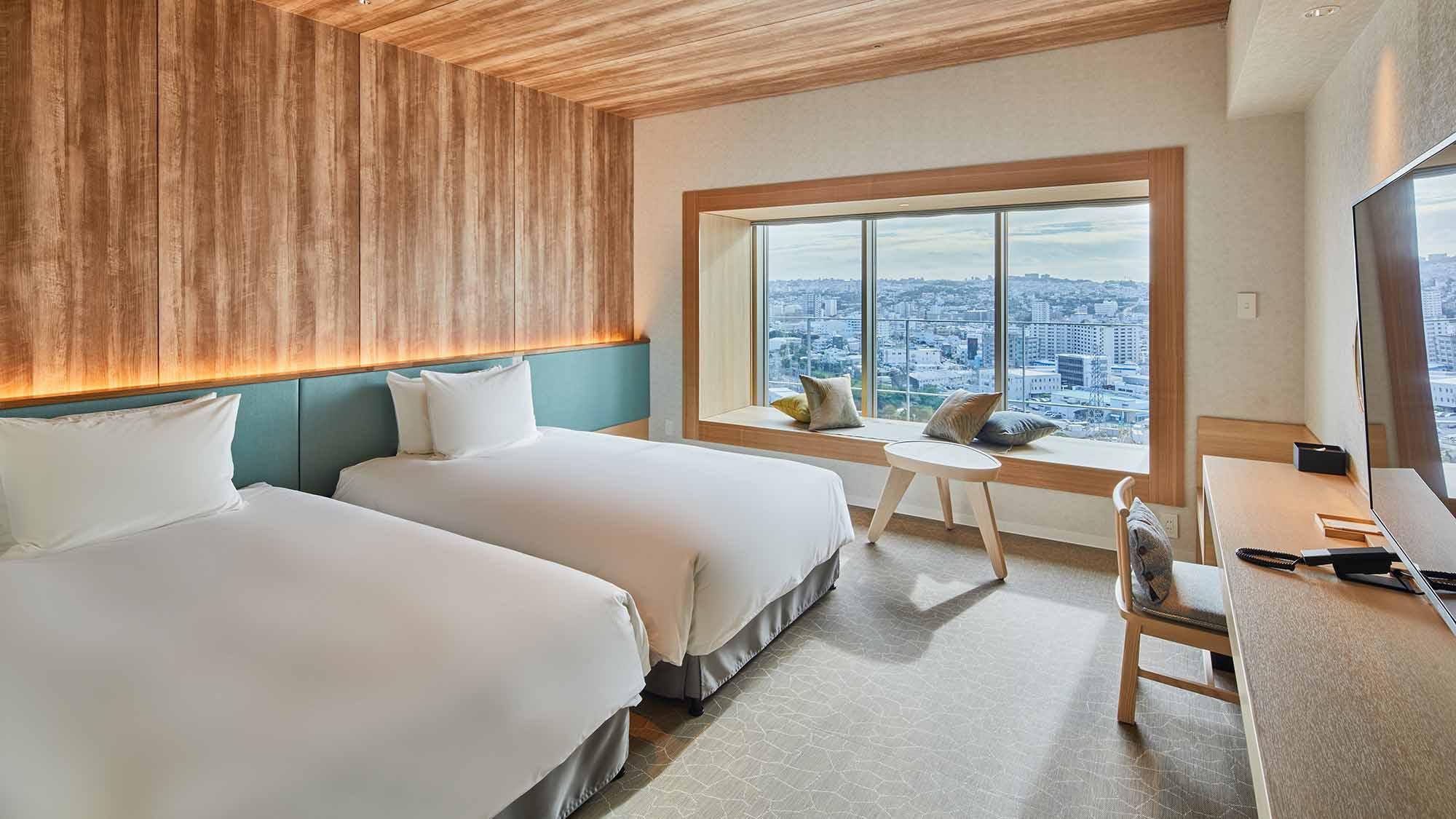 Deluxe, Twin Beds, Night View