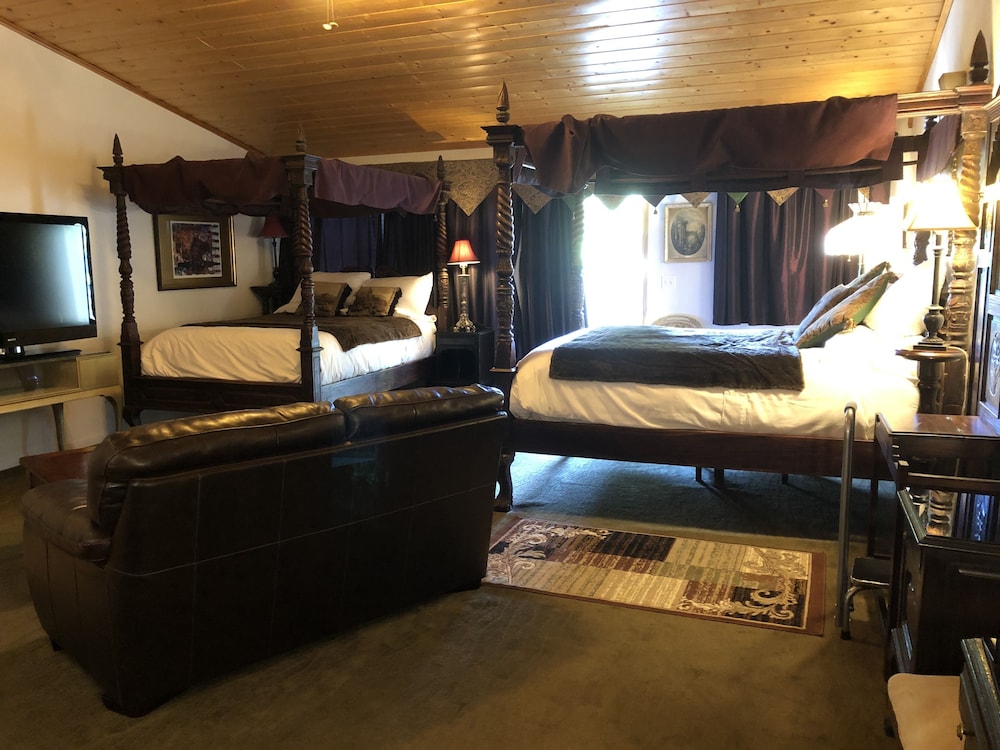 Echo Canyon Manor 14/76
