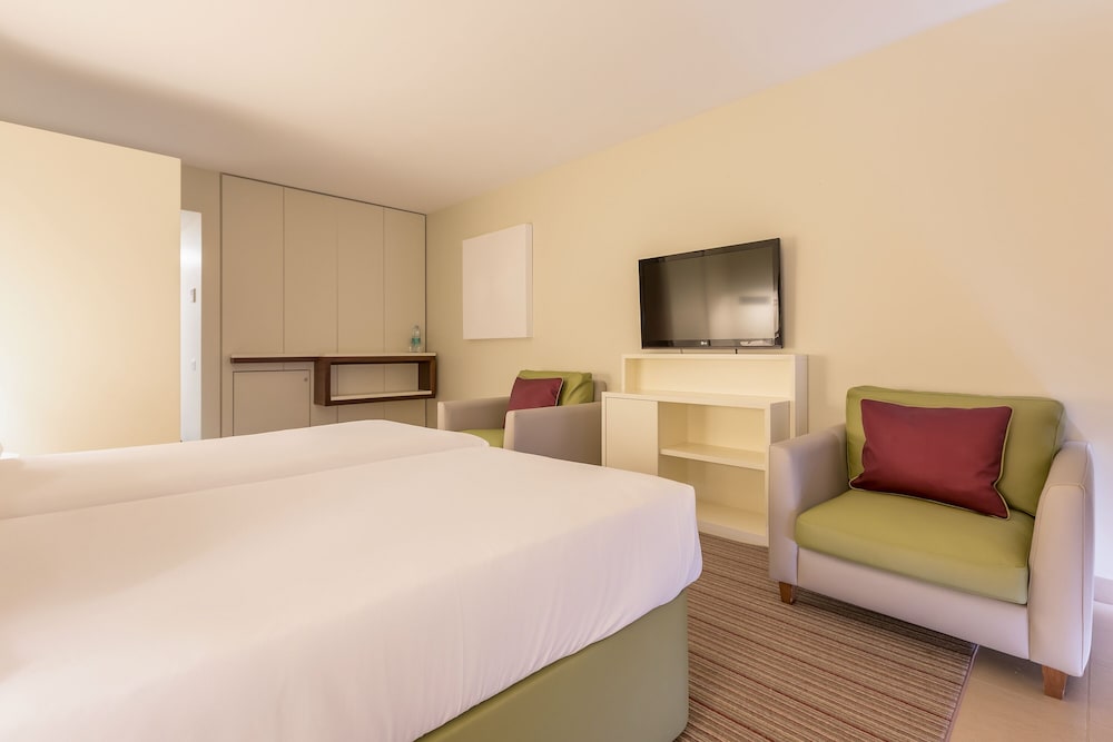 NAU Sao Rafael Suites 9/50