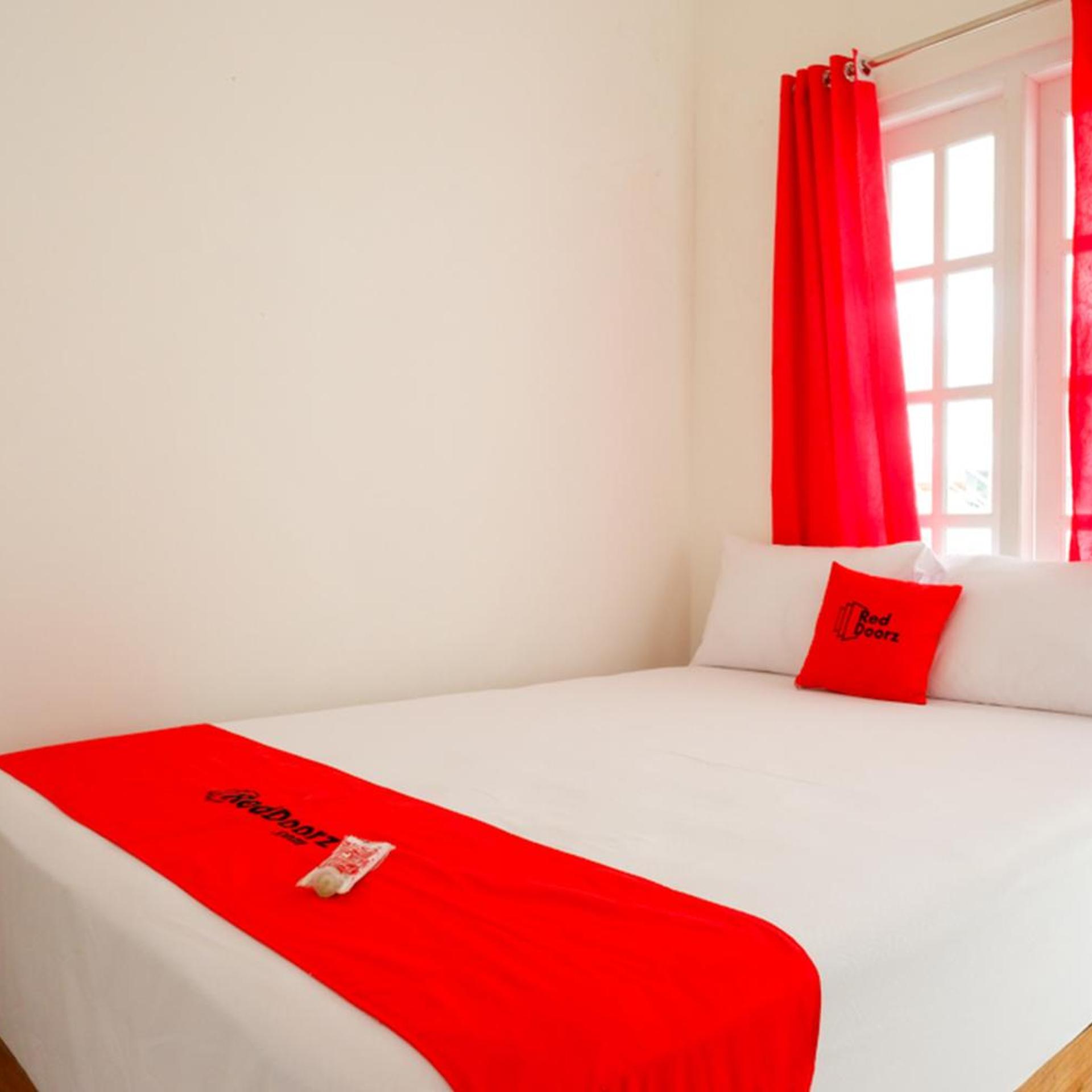 RedDoorz Plus near UMS Solo 20/50