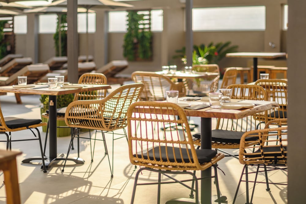 Nicolas Grand Suites 58/63
