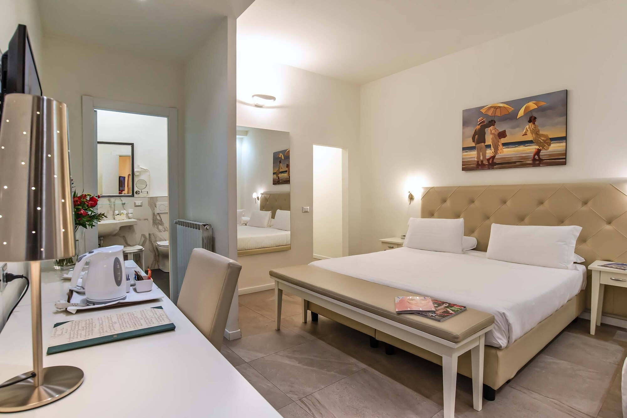 ROOM, DOUBLE BED