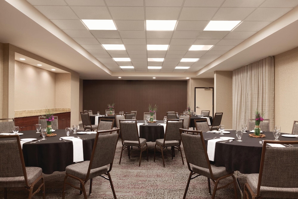 Courtyard by Marriott Charlotte Airport North 38/39