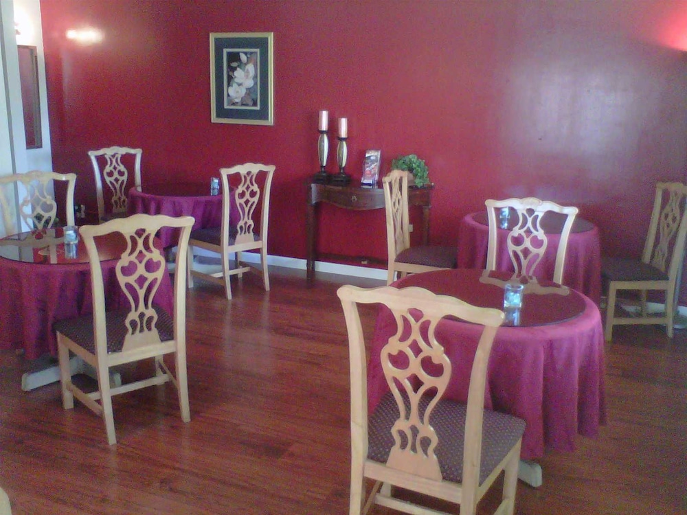 Caravelle Inn Suites 24/31