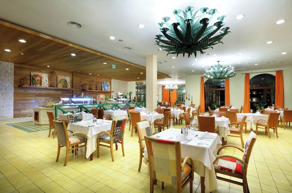The Signature Level at Grand Palladium Imbassaí Resort & Spa 27/44