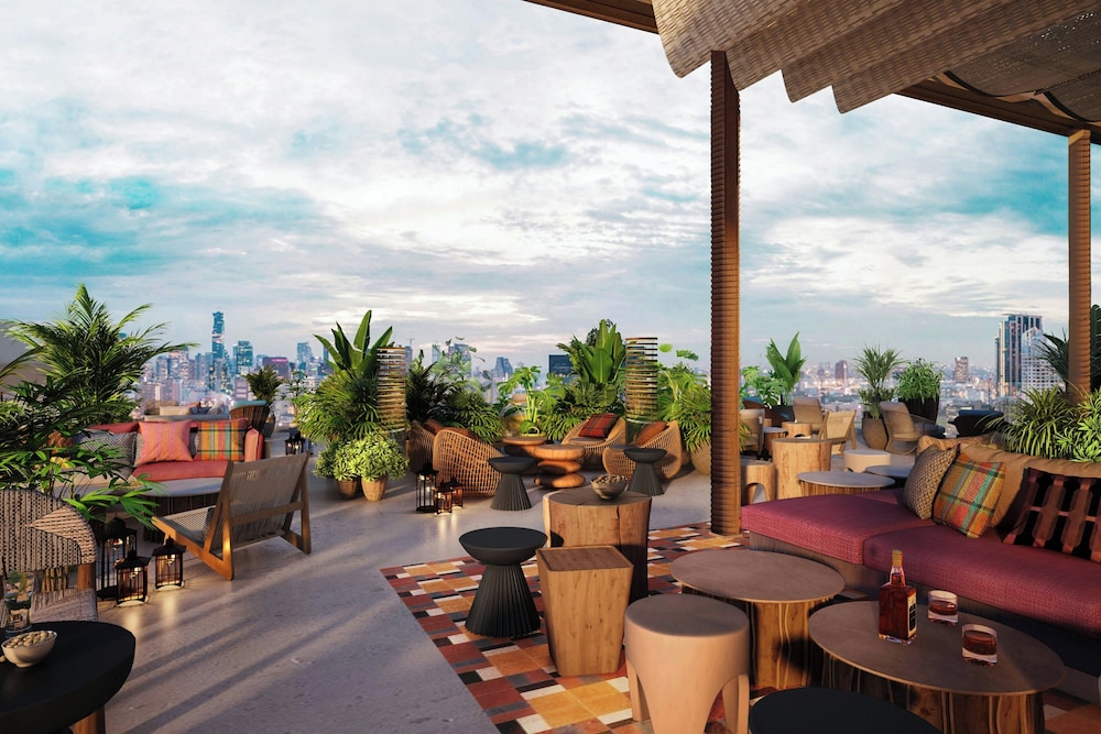 Moxy Bangkok Ratchaprasong 38/50