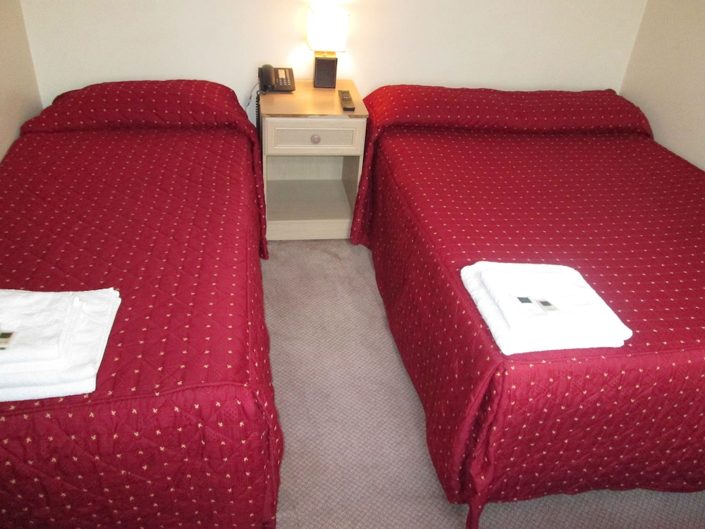 Brompton Hotel 33/60