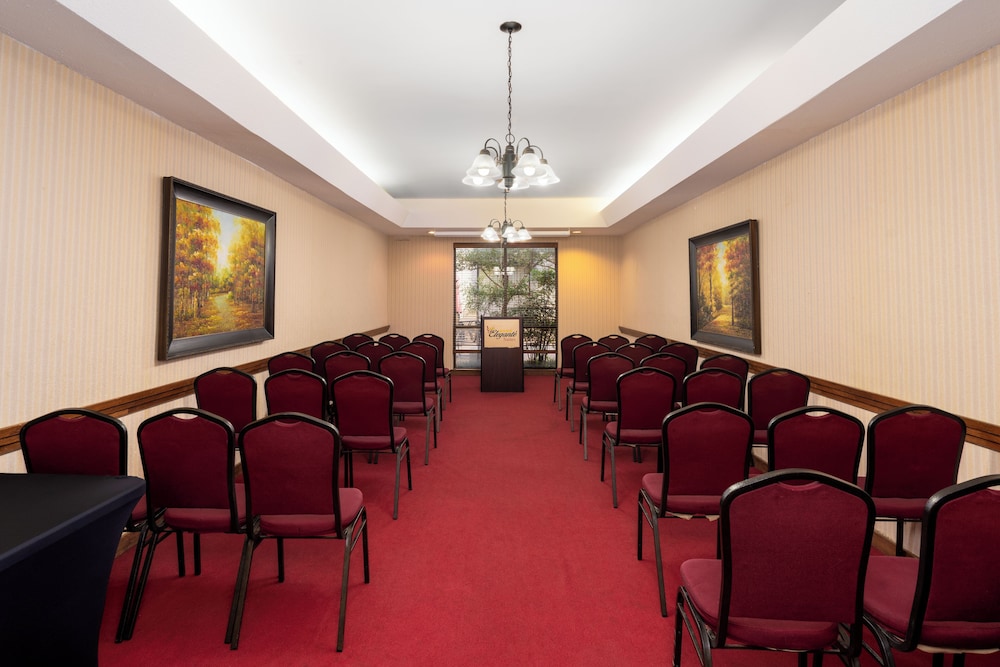 Mcm Elegante Suites 52/59