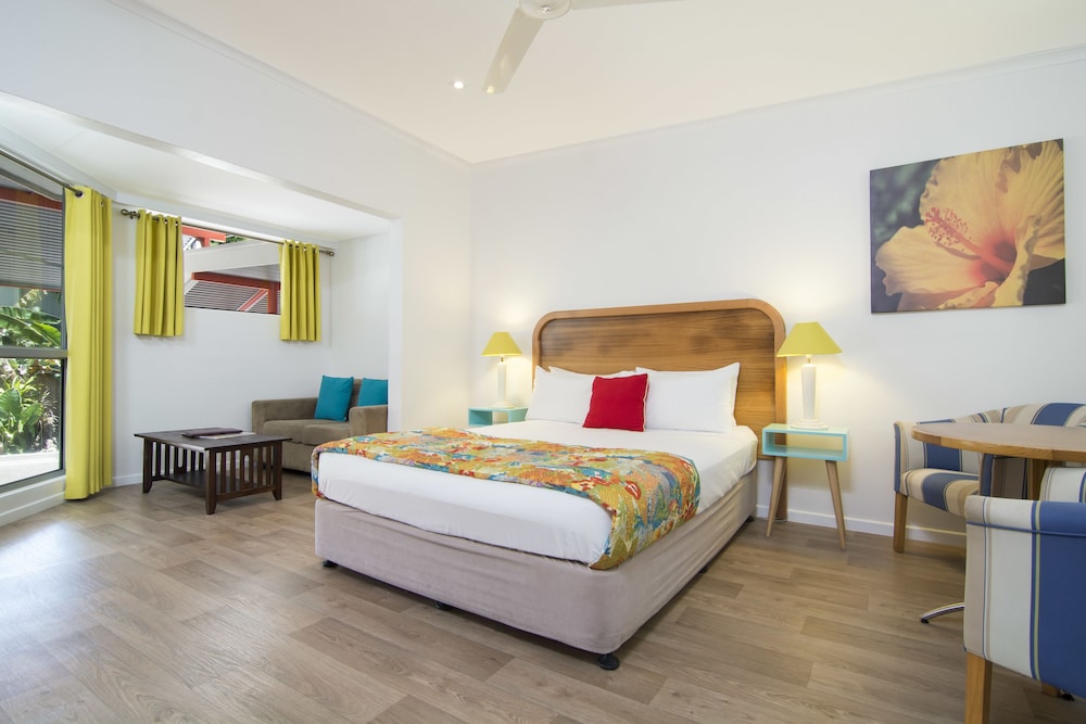 PORT DOUGLAS MOTEL 12/73
