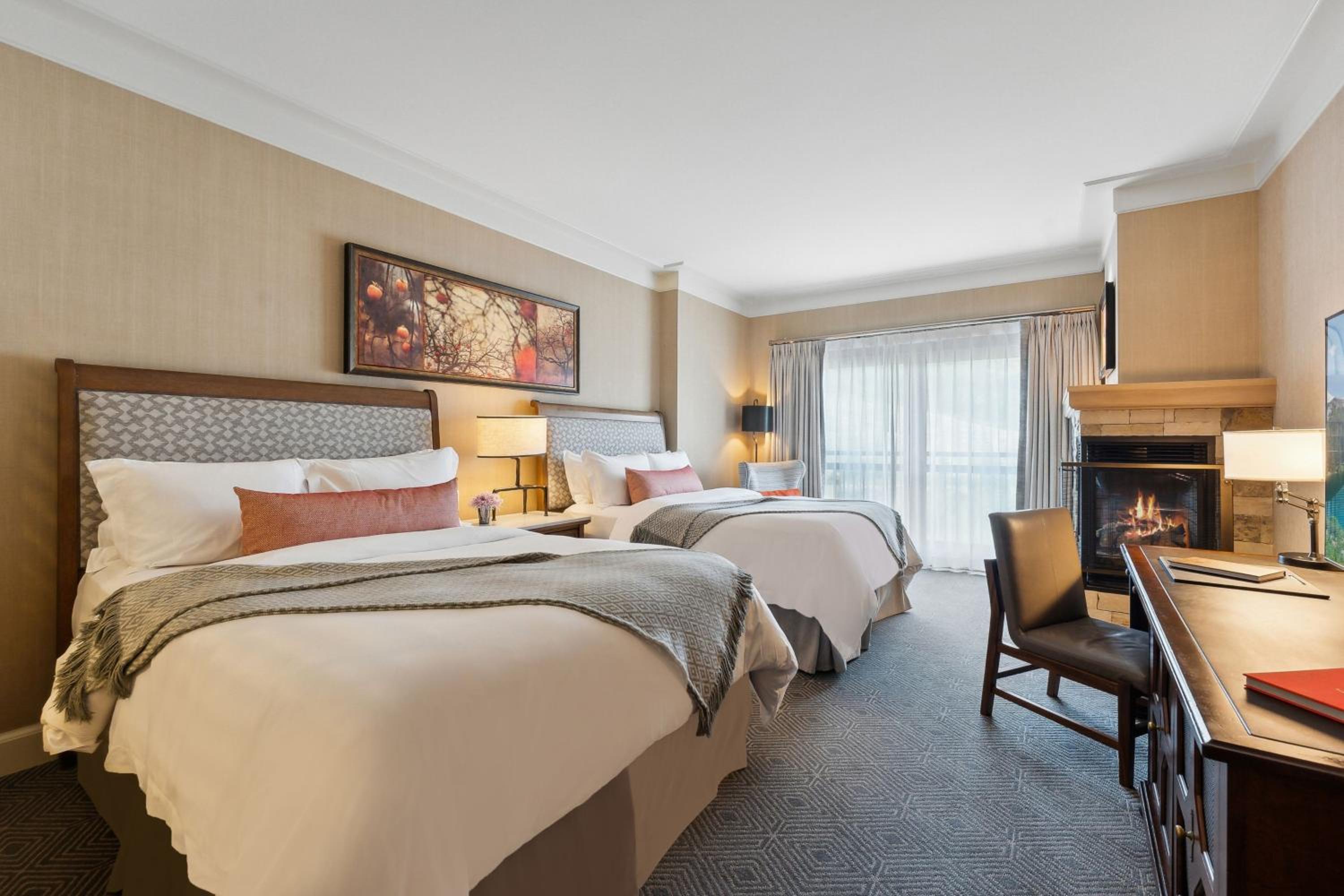 Grand, Slope, Guest Room, Deluxe, 2 Queen Beds, with View