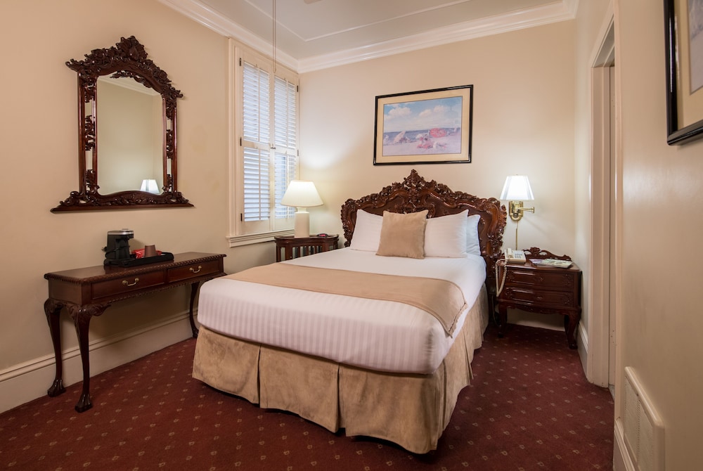 Monterey Hotel 18/68