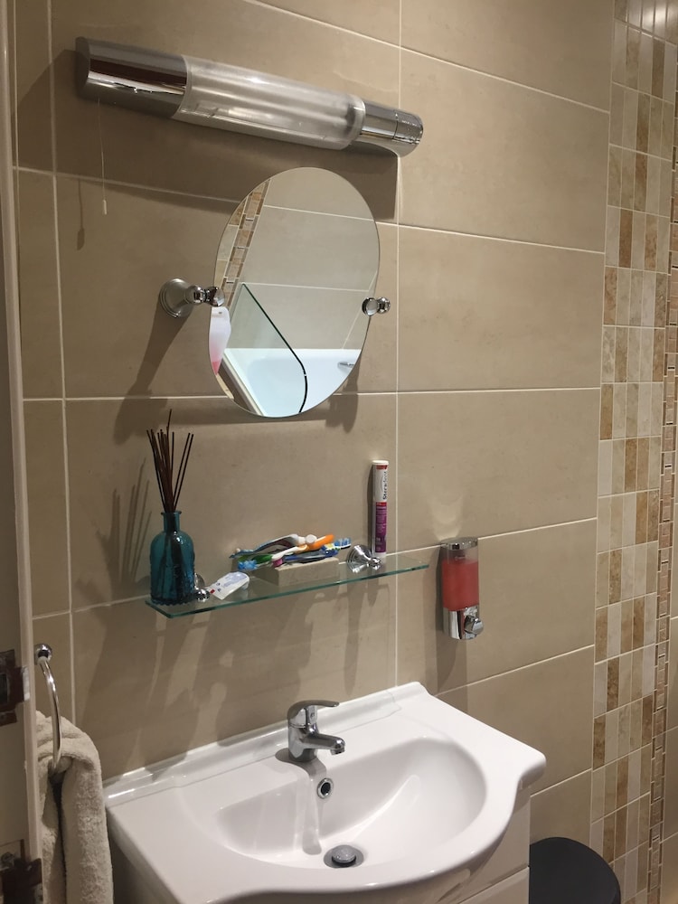 Edgware Bed and Breakfast 27/34