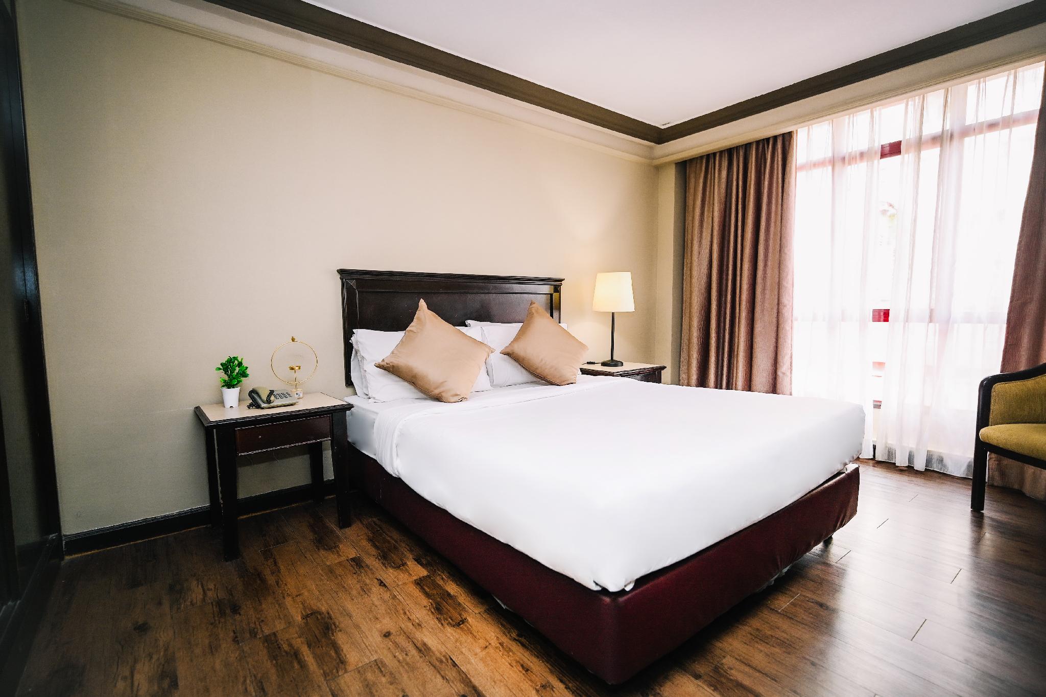 Standard Queen Room